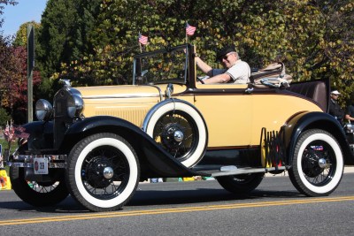 Antique Cars and Classic Cars participate in the Annandale Parade.